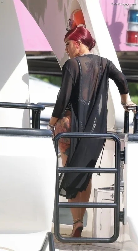 Cardi B photo 24 of 497