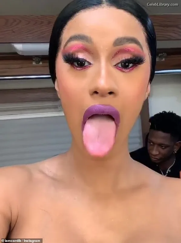 Cardi B photo 3 of 497
