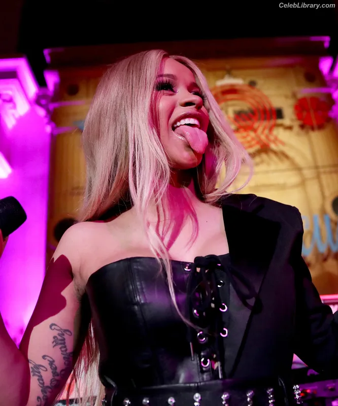 Cardi B photo 10 of 497