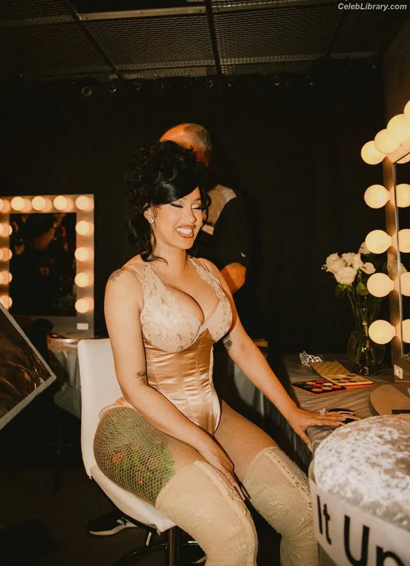 Cardi B photo 21 of 497