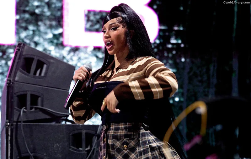 Cardi B photo 4 of 497