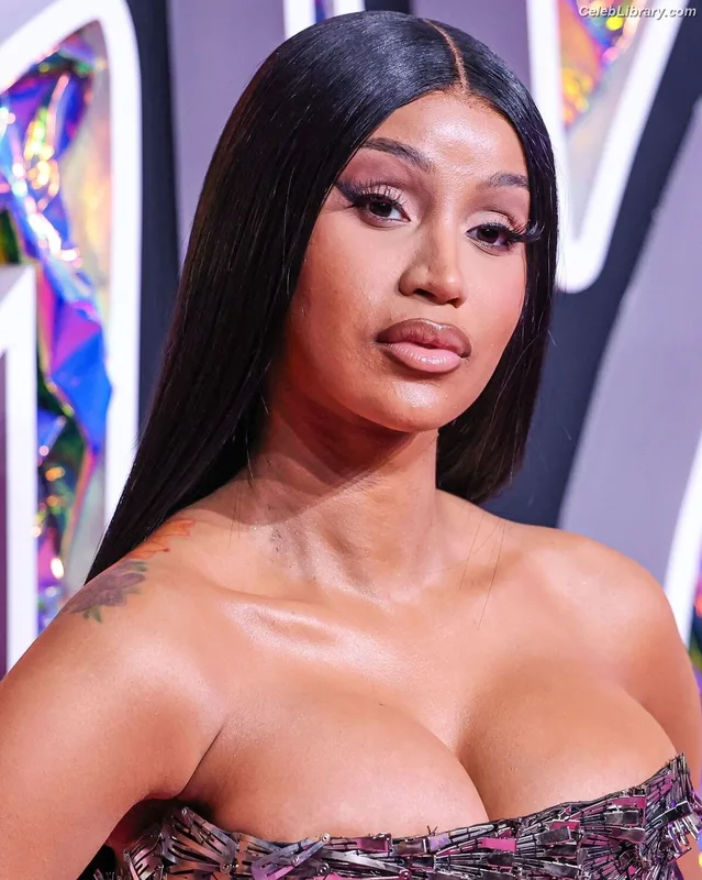 Cardi B photo 13 of 497