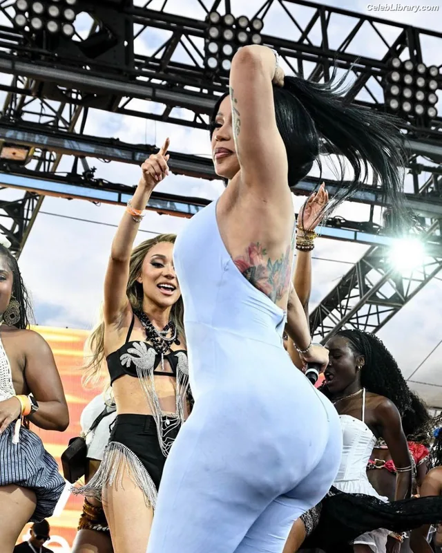 Cardi B photo 17 of 497