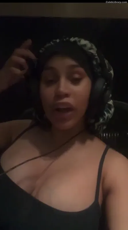 Cardi B photo 5 of 497