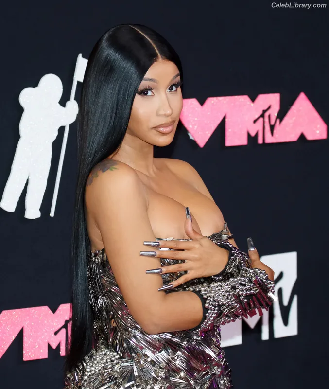 Cardi B photo 11 of 497