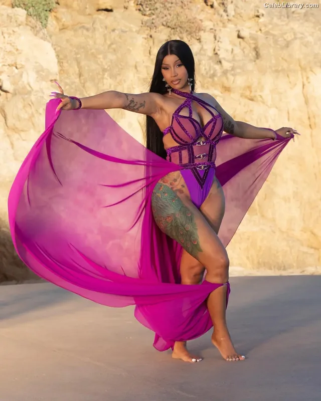 Cardi B photo 12 of 497