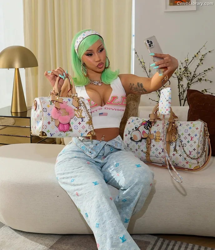Cardi B photo 4 of 497