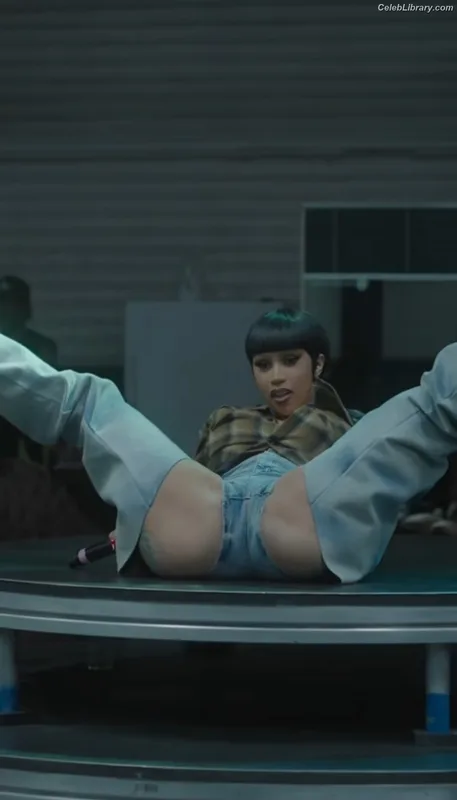 Cardi B photo 7 of 497