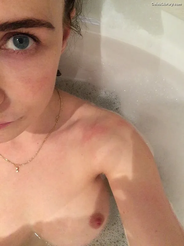 Carice Van Houten photo 17 of 34