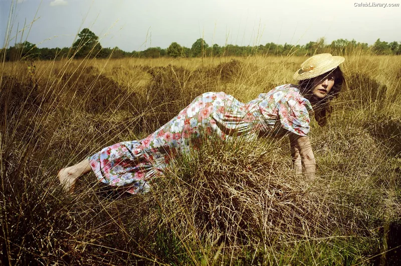 Carice Van Houten photo 6 of 34