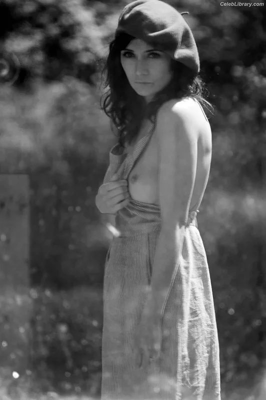 Carice Van Houten photo 8 of 34