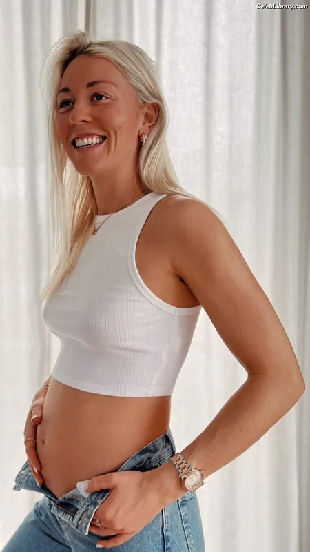 Carina Witthöft photo 2 of 8