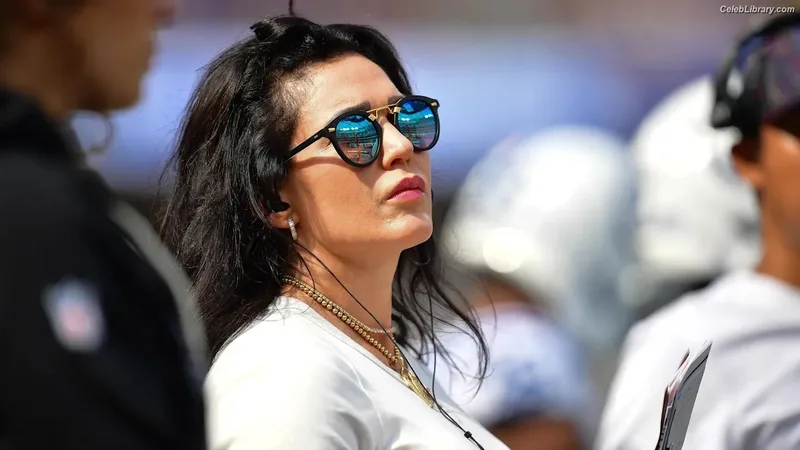 Carlie irsay-gordon photo 1 of 35