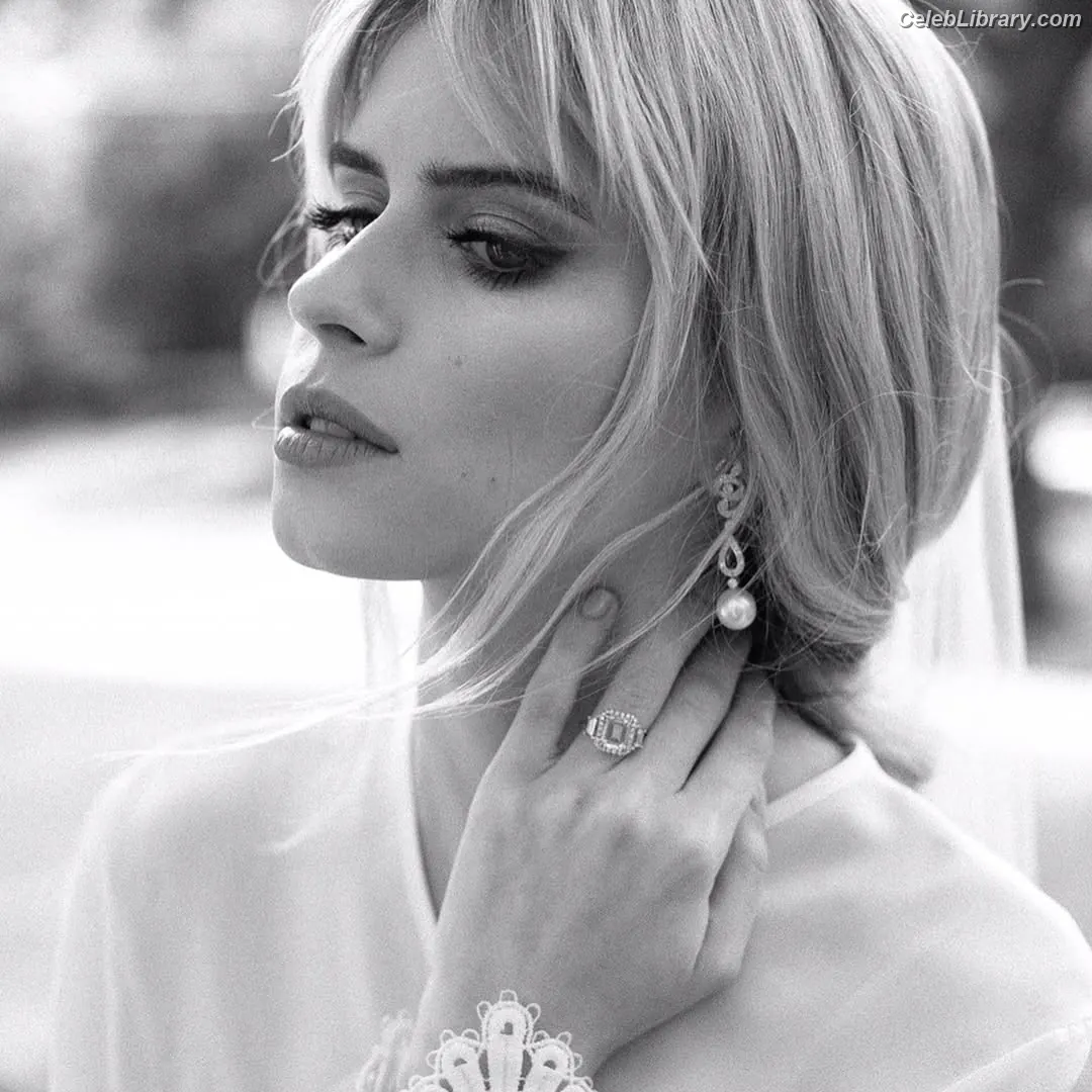 Carlson Young photo 13 of 78