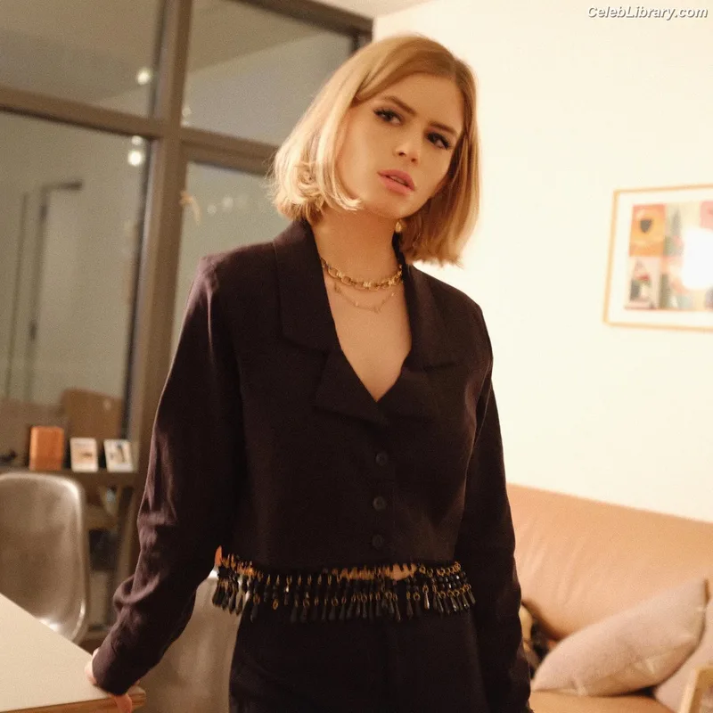 Carlson Young photo 14 of 79