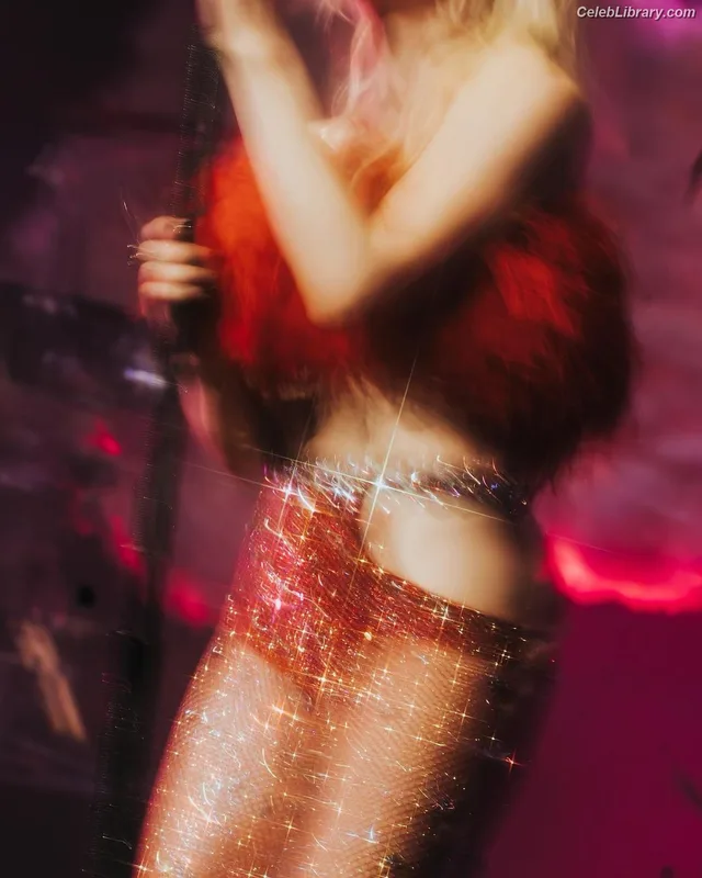 Carly Rae Jepsen photo 2 of 226