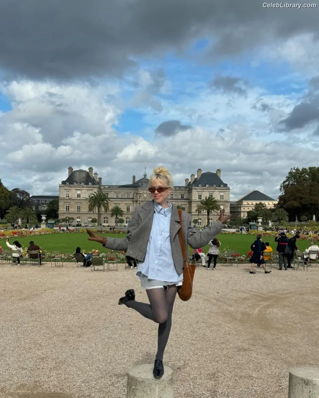 Carly Rae Jepsen photo 3 of 226