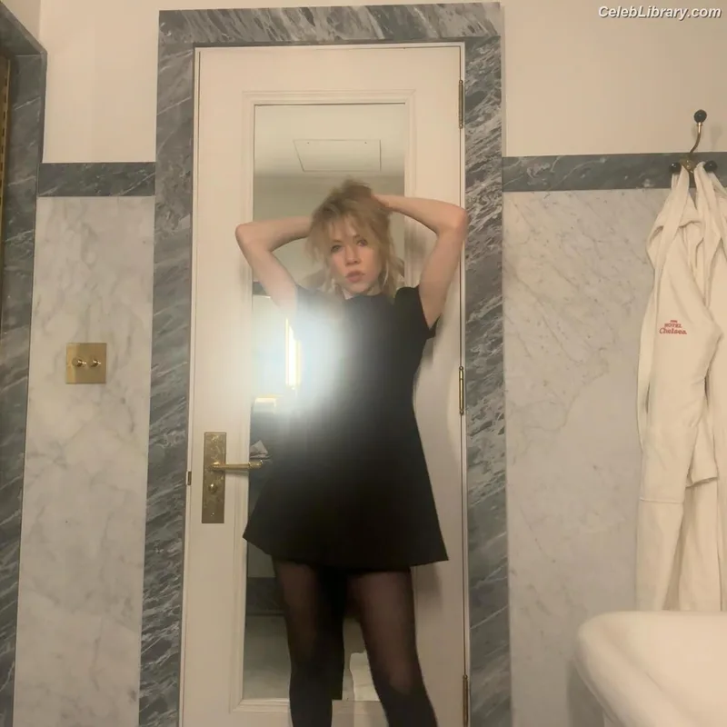 Carly Rae Jepsen photo 20 of 226