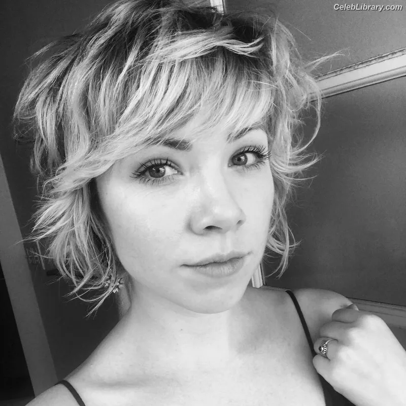 Carly Rae Jepsen photo 13 of 226