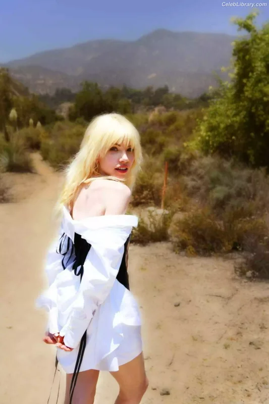 Carly Rae Jepsen photo 7 of 226