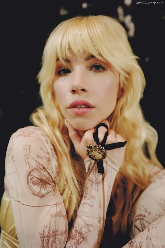 Carly Rae Jepsen photo 10 of 226