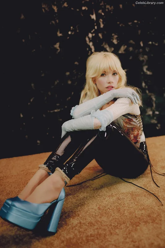Carly Rae Jepsen photo 11 of 226