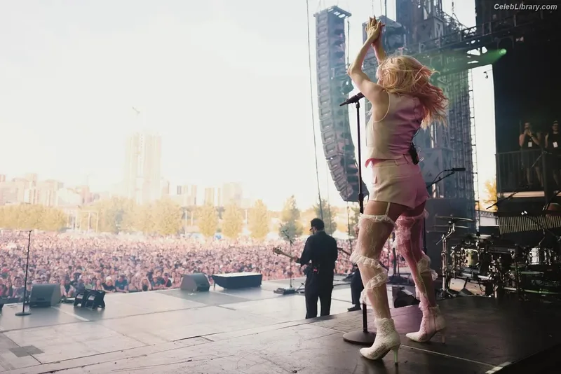 Carly Rae Jepsen photo 12 of 226