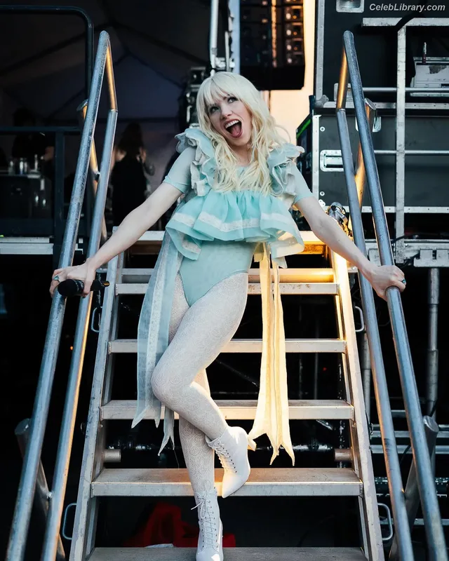 Carly Rae Jepsen photo 20 of 226