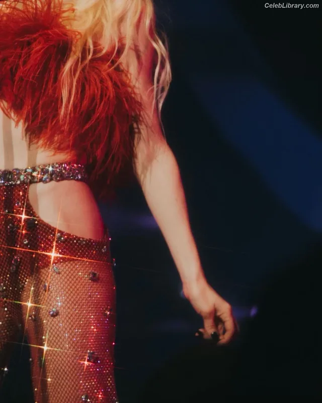 Carly Rae Jepsen photo 3 of 226