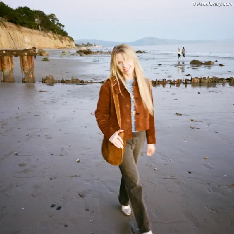 Carly Rae Jepsen photo 22 of 226