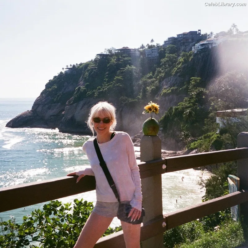 Carly Rae Jepsen photo 9 of 226