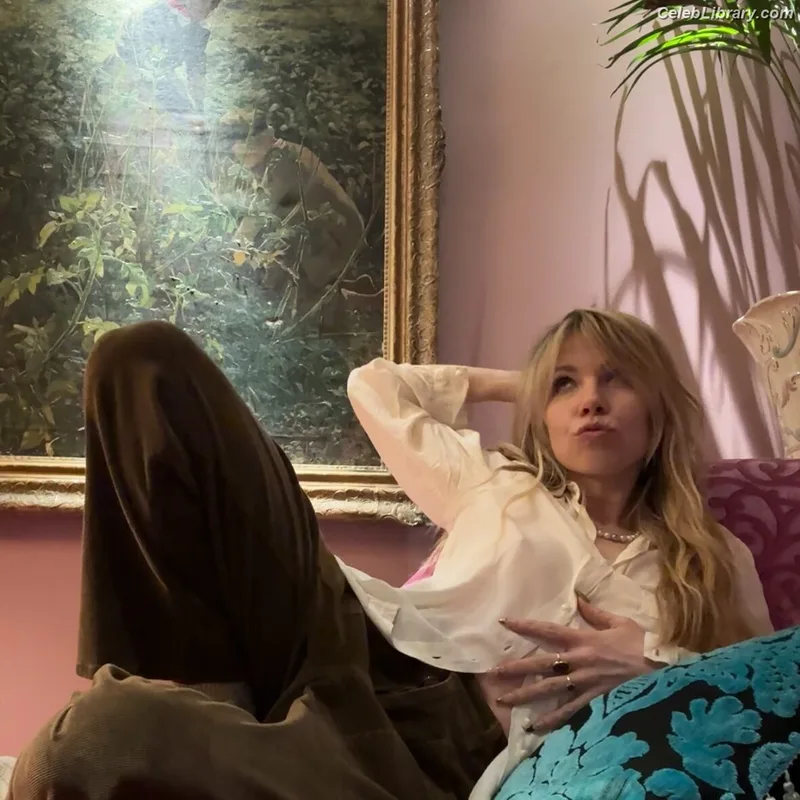 Carly Rae Jepsen photo 14 of 226
