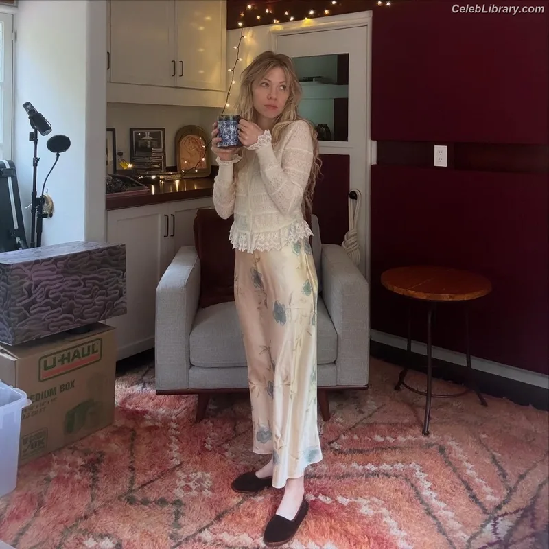 Carly Rae Jepsen photo 24 of 226
