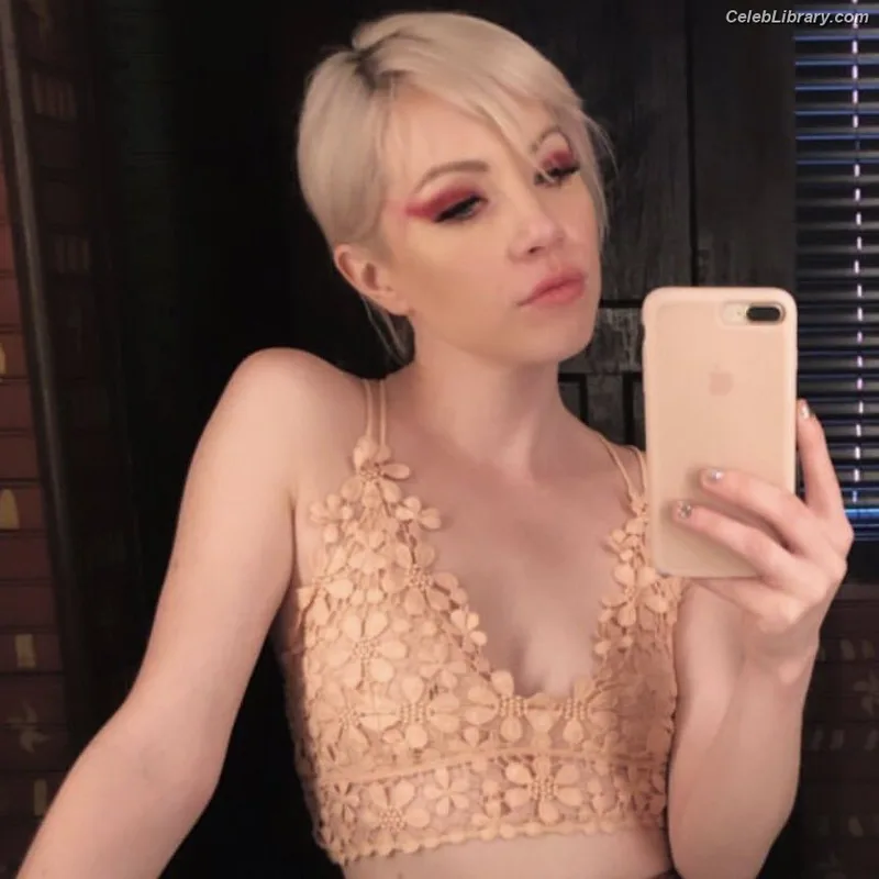 Carly Rae Jepsen photo 3 of 226