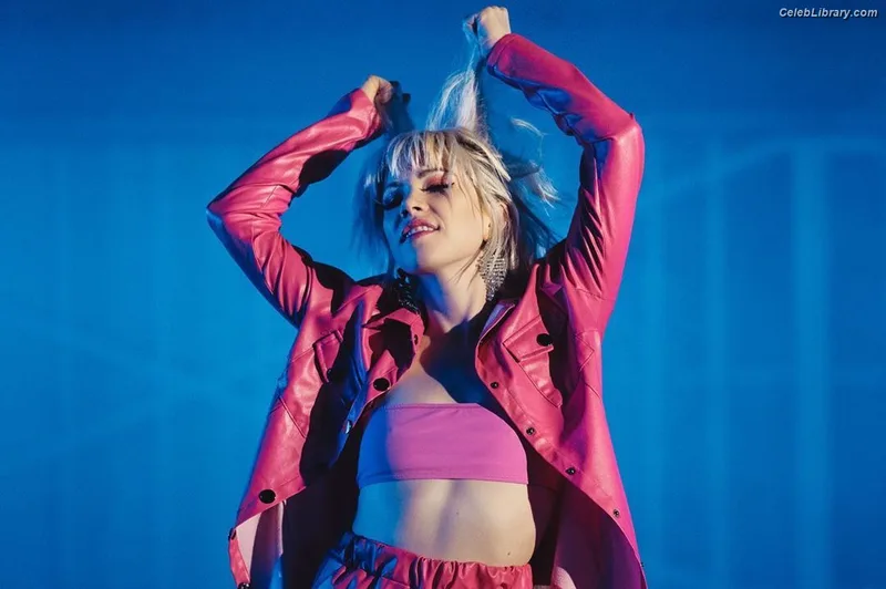 Carly Rae Jepsen photo 5 of 226