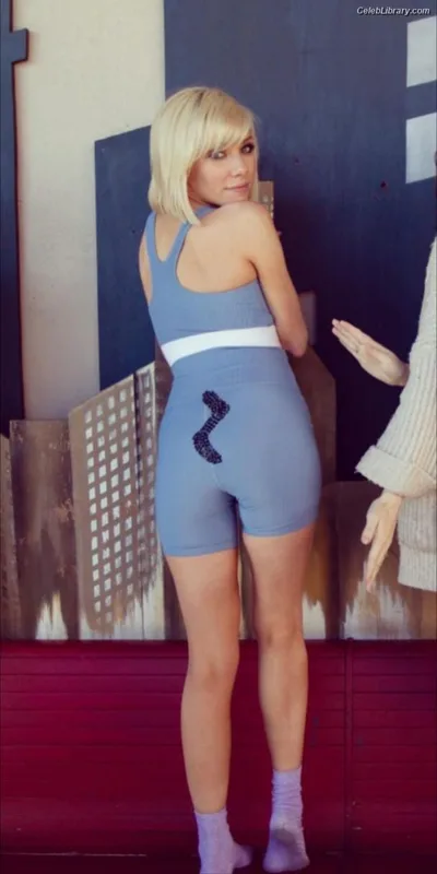 Carly Rae Jepsen photo 17 of 226