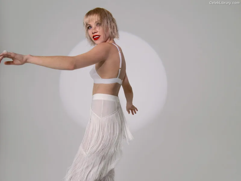 Carly Rae Jepsen photo 20 of 226