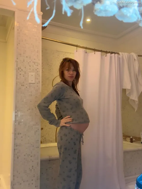 Carly Rae Jepsen photo 3 of 226