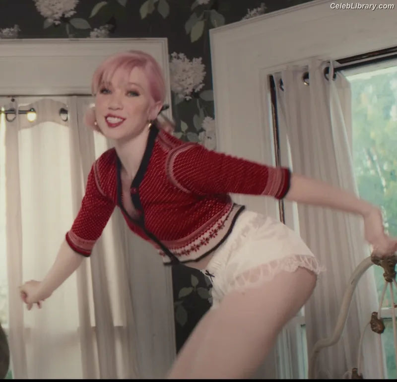 Carly Rae Jepsen photo 9 of 226