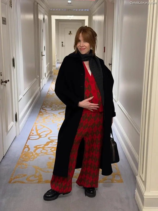 Carly Rae Jepsen photo 5 of 226
