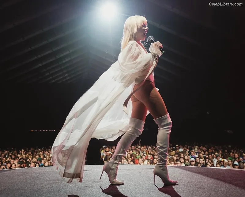 Carly Rae Jepsen photo 8 of 226