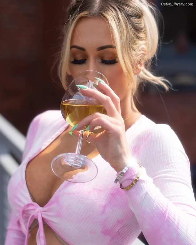 Carmella photo 2 of 367