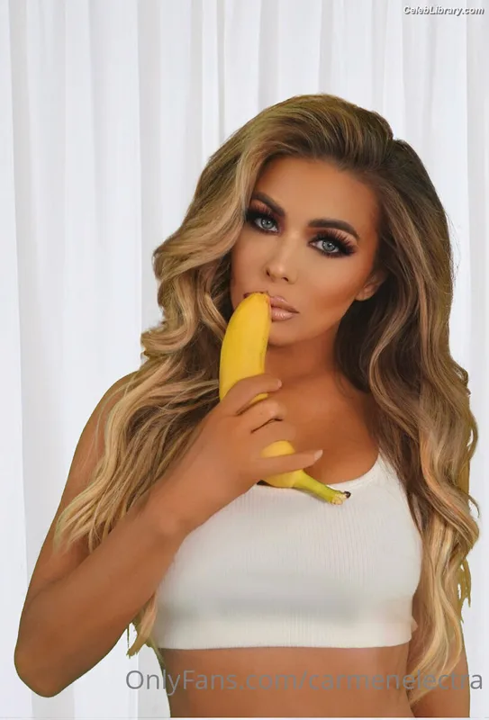 Carmen Electra photo 1 of 835