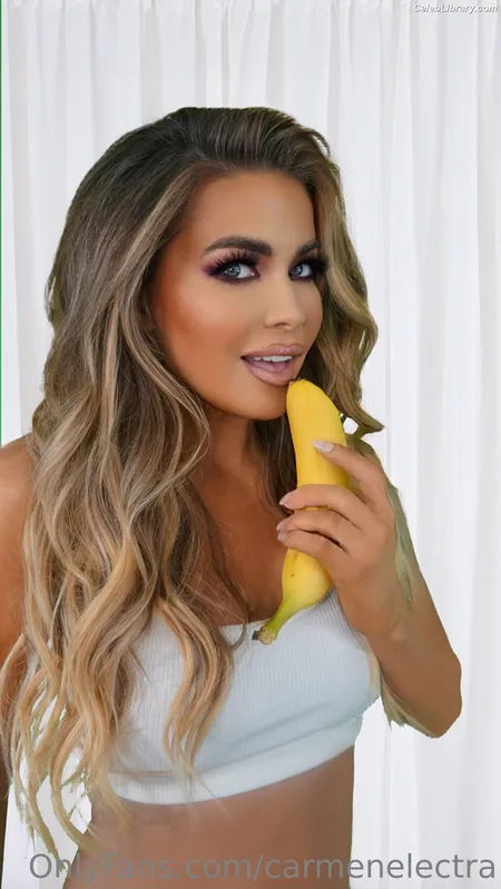 Carmen Electra photo 17 of 835