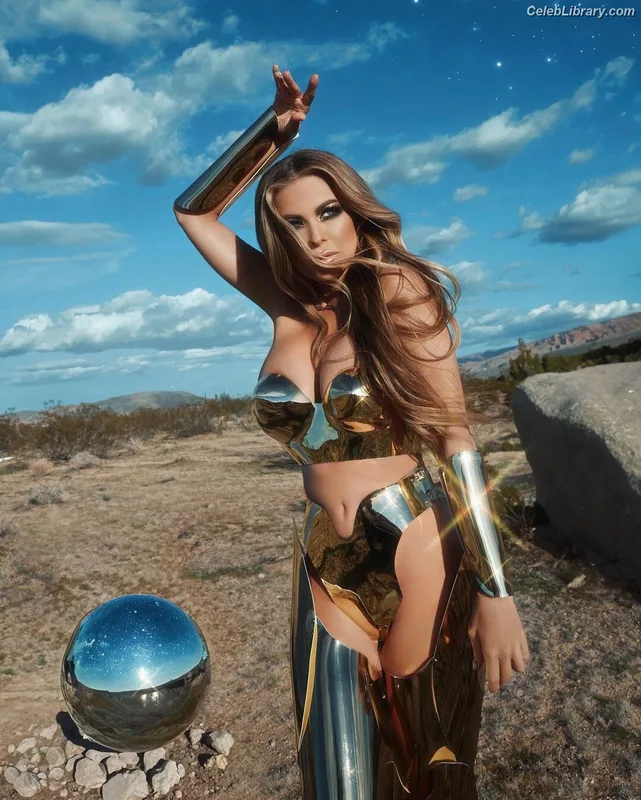 Carmen Electra photo 12 of 835