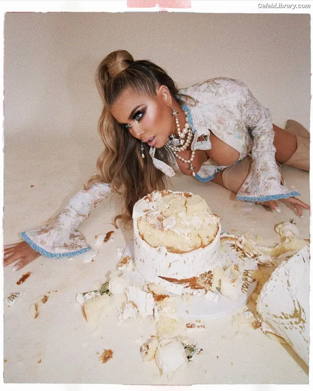 Carmen Electra photo 21 of 835