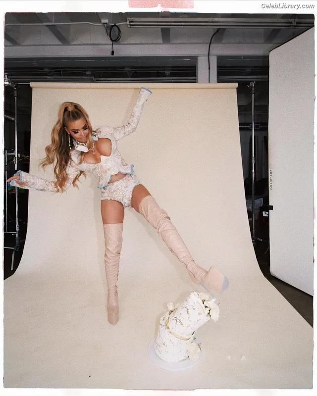 Carmen Electra photo 23 of 835