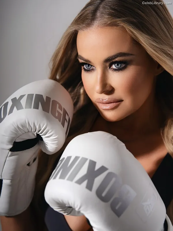 Carmen Electra photo 12 of 835