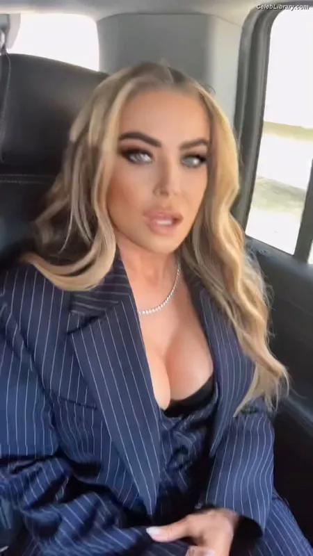 Carmen Electra photo 21 of 835