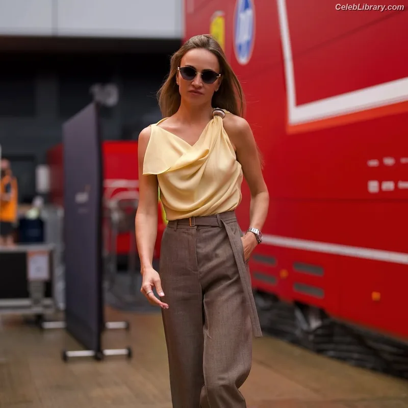 Carmen Jorda photo 14 of 49